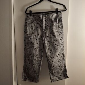 Bandolino Blu Women's Stylish Black And White Paisley Patterned Cropped Pants
